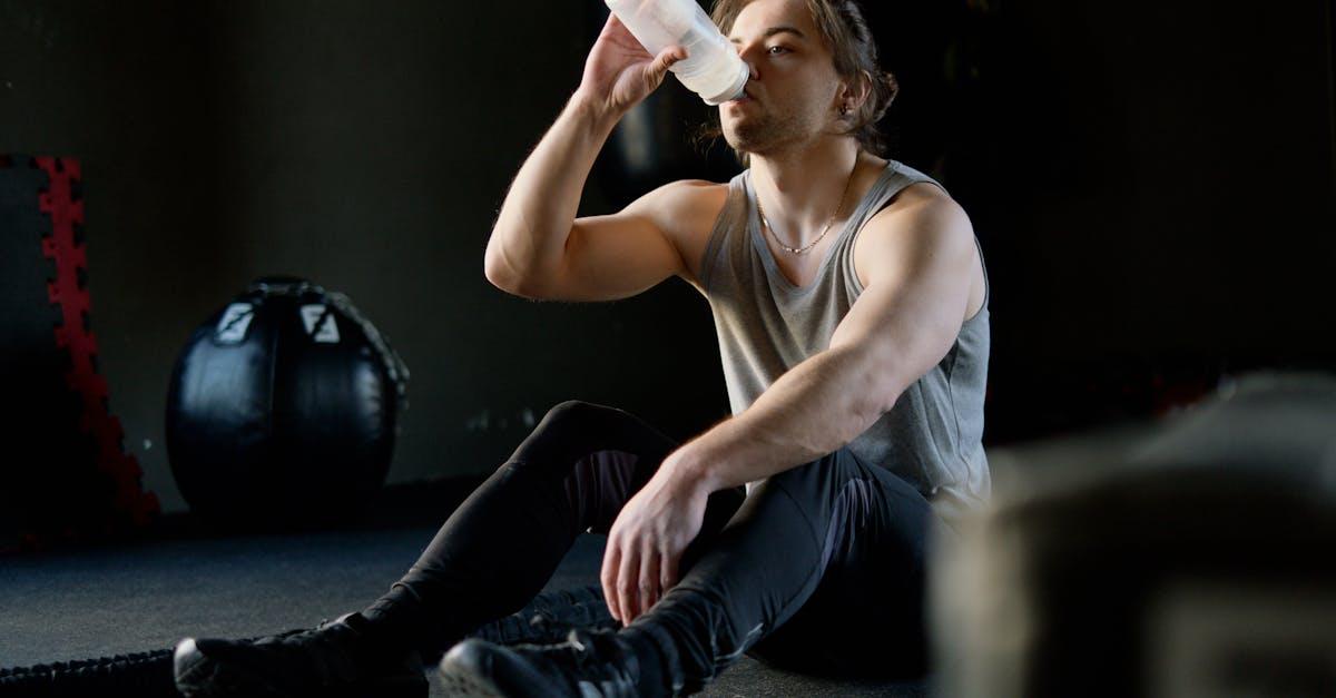 Smaczna regeneracja po zmroku: lekkie kolacje po treningu, które nie zakłócą snu