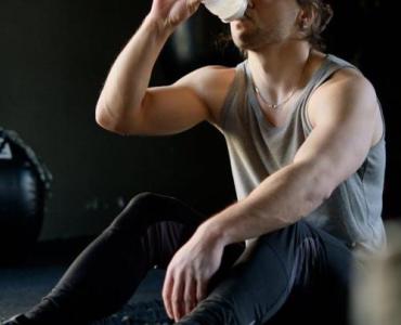 Smaczna regeneracja po zmroku: lekkie kolacje po treningu, które nie zakłócą snu