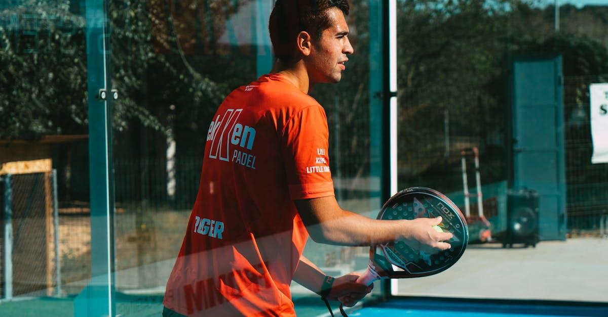 Padel kontra tenis: najważniejsze różnice i jak wybrać swój sport rakietowy