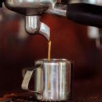Wejście do świata espresso: przewodnik po wyborze pierwszego ekspresu kolbowego