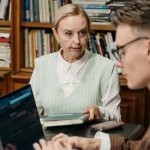 Serce i głowa w roli szefa: jak rozwijać inteligencję emocjonalną, by inspirować i dowozić