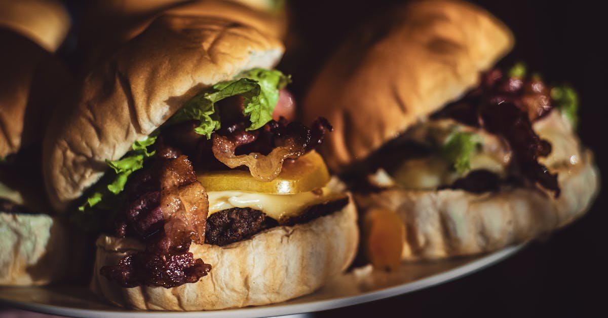 Sekret szefa kuchni: domowy burger wołowy, który smakuje jak z najlepszej burgerowni