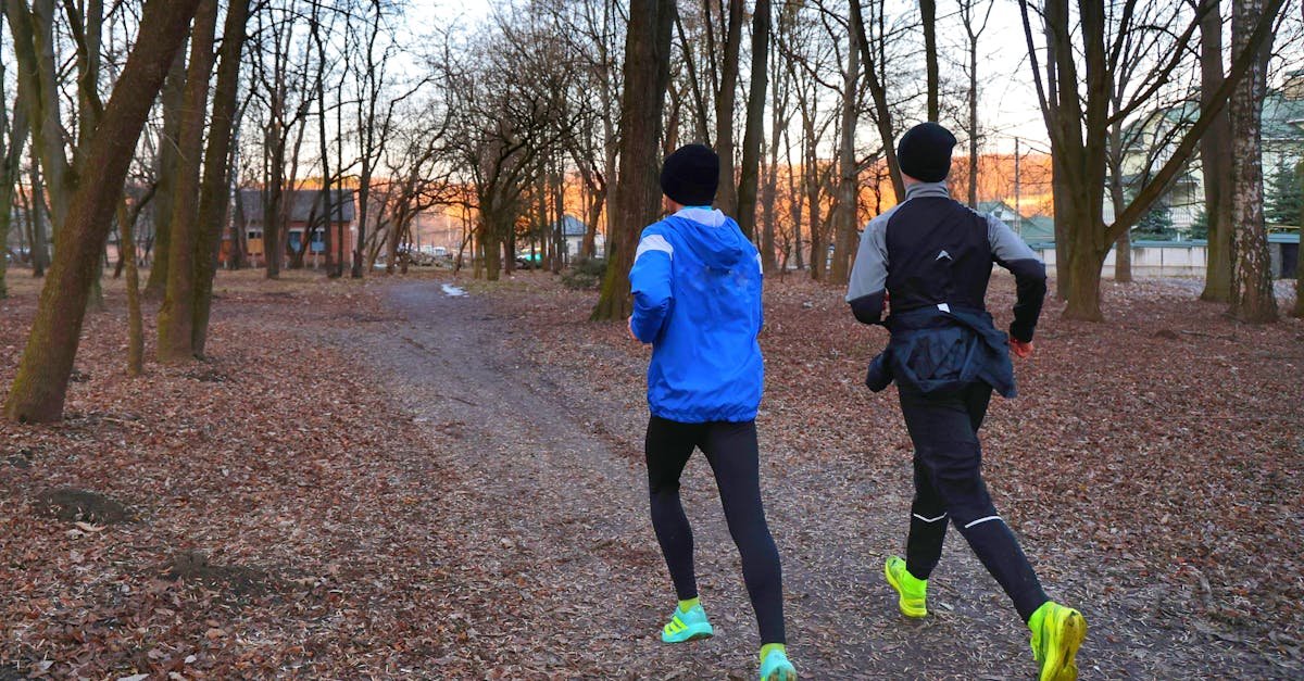 Biegaj ciepło, lekko i sucho: przewodnik ubioru na zimowe trasy