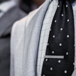 Sekrety pielęgnacji jedwabnego krawata: jak zachować jego elegancję na lata