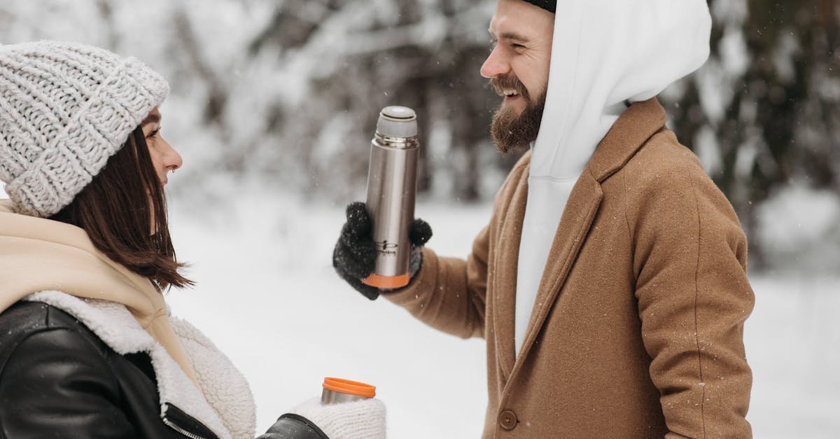 Ciepło incognito: jak nosić odzież termiczną pod garnitur, by zachować nienaganną elegancję