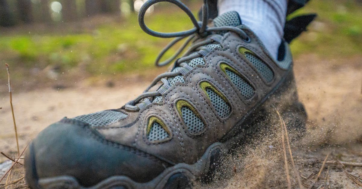 Deszcz im niestraszny: jak wybrać i stosować impregnat, by Twoje buty służyły dłużej