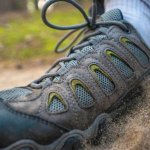 Deszcz im niestraszny: jak wybrać i stosować impregnat, by Twoje buty służyły dłużej