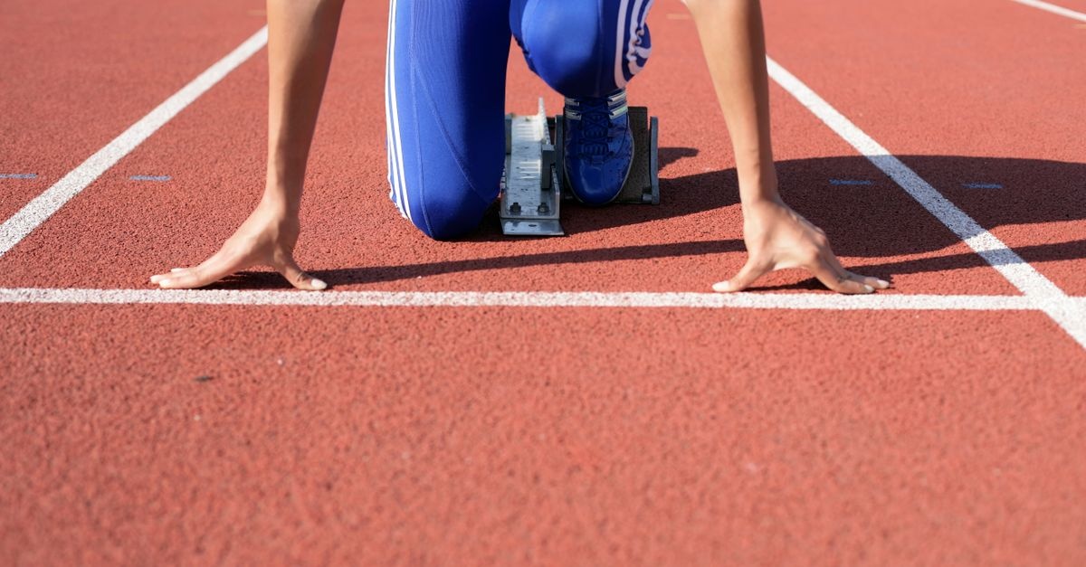 Mocny finisz zaczyna się po biegu: skuteczna regeneracja długodystansowca krok po kroku